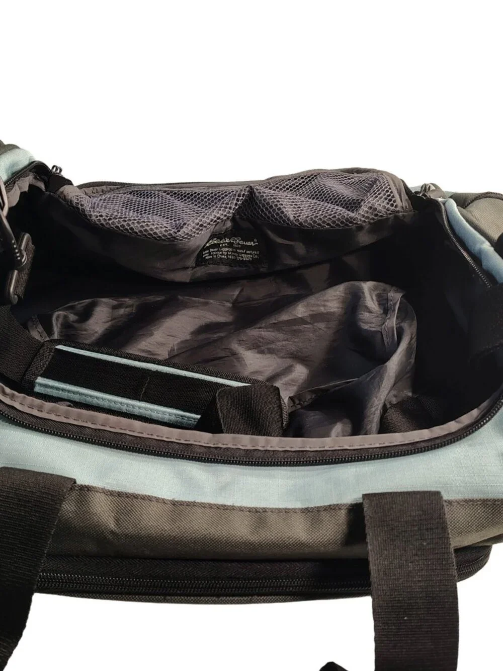 Unisex Vintage 90's Light Blue Medium Sized Eddie Bauer Brand Travel Duffle Bag